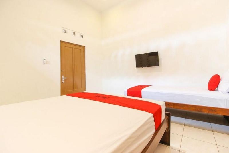 Hotel Reddoorz Near Rs Sarjito Yogyakarta Exterior foto